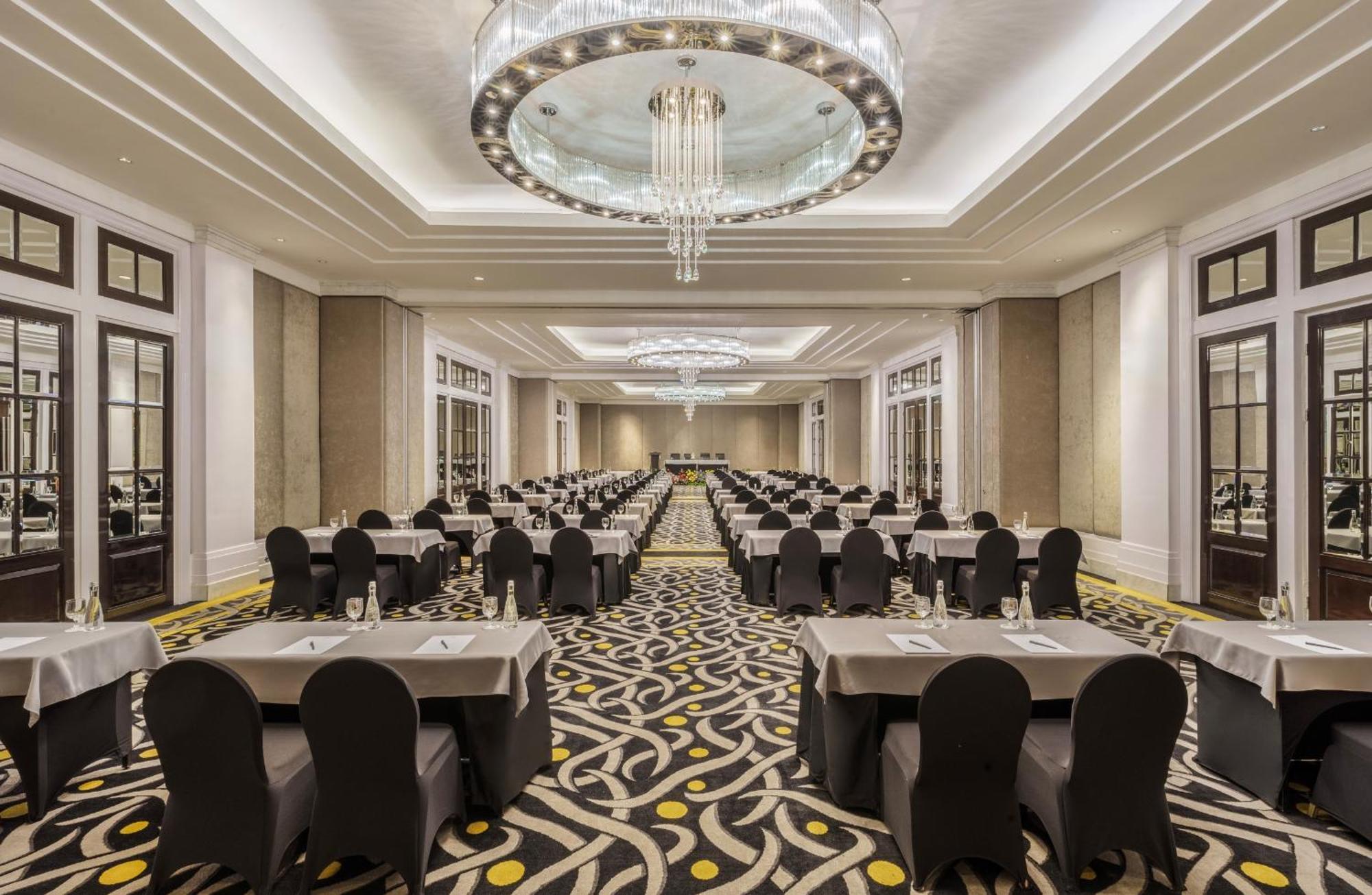 Hotel Ciputra World Surabaya Managed By Swiss-Belhotel International Экстерьер фото