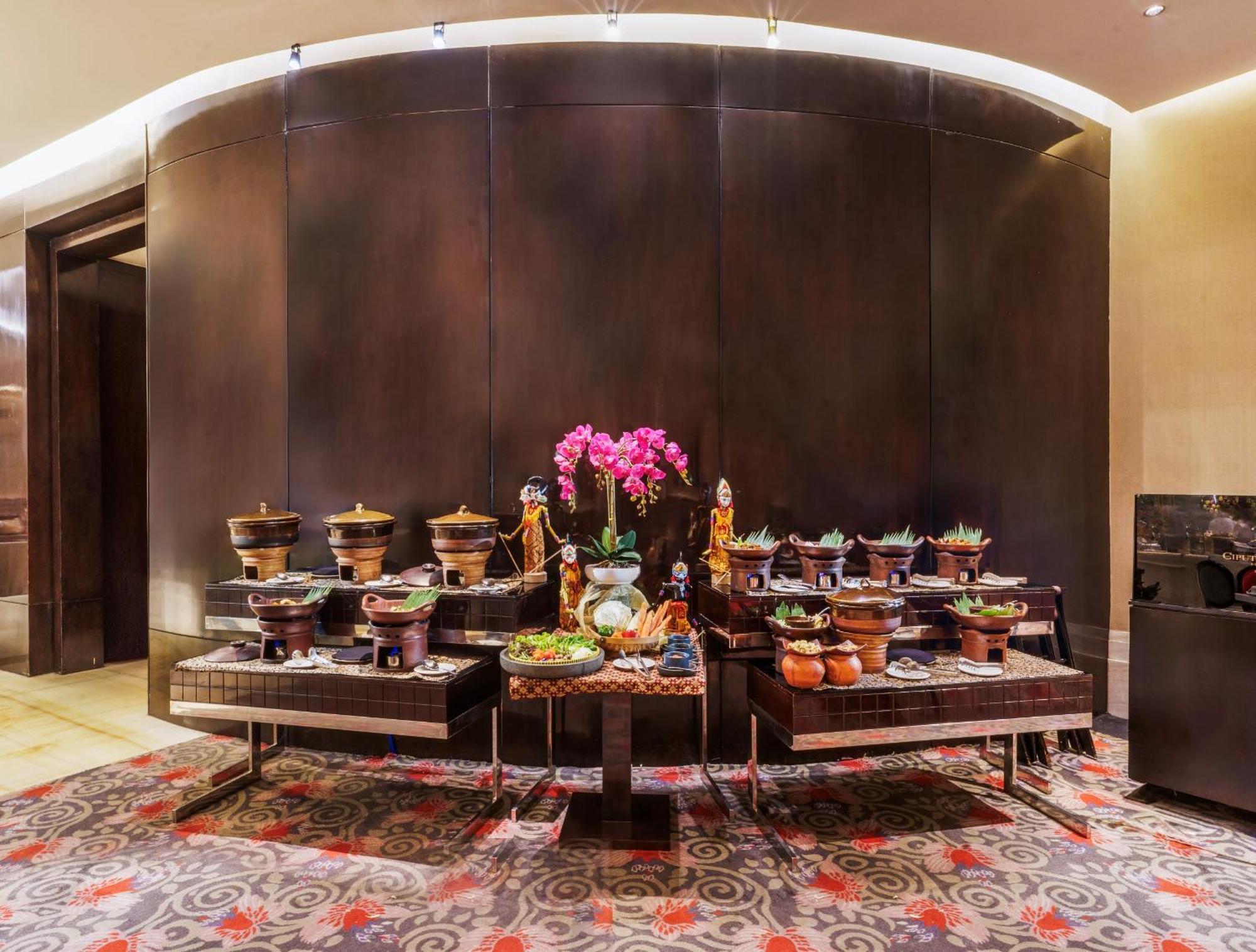 Hotel Ciputra World Surabaya Managed By Swiss-Belhotel International Экстерьер фото