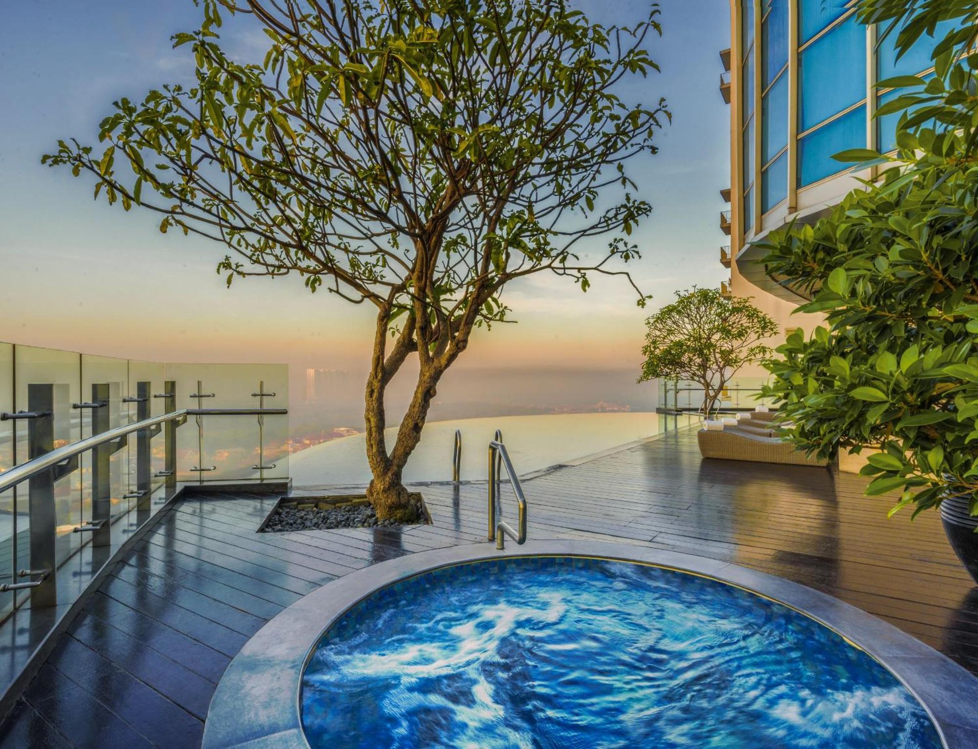 Hotel Ciputra World Surabaya Managed By Swiss-Belhotel International Экстерьер фото